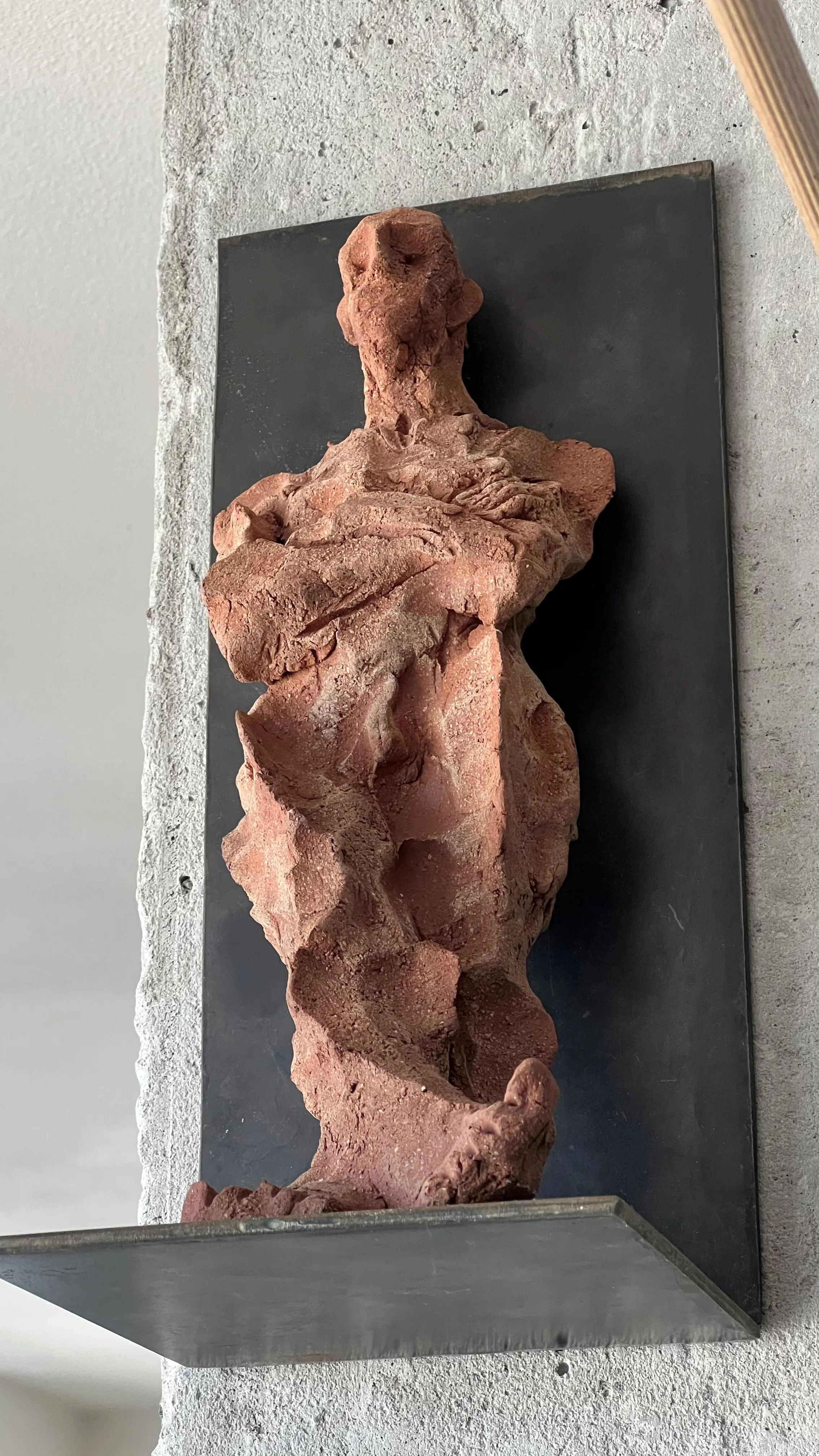 Зображення "спостерігач" від Денис Шиманський, розмір: 27х13х12, матеріали: кераміка, шамот, метал, медіум: Скульптура, місто: львів, серія: сухоцвіти, ціна: $300 Фото 5 з 11.